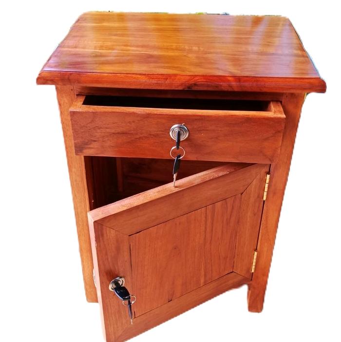 Nakas Meja Samping Kayu Jati 40x30x50 cm Kondisi Baru — Tempat Tidur