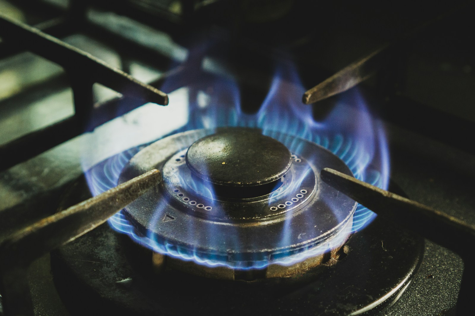 Merawat Kompor Gas agar Aman: Panduan Praktis untuk Dapur Rumah